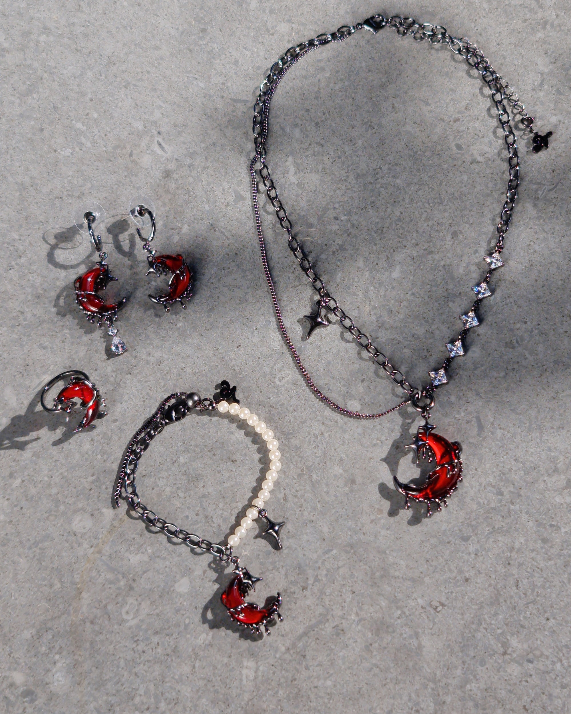 Blood Moon Drip Necklace - Nikaneko