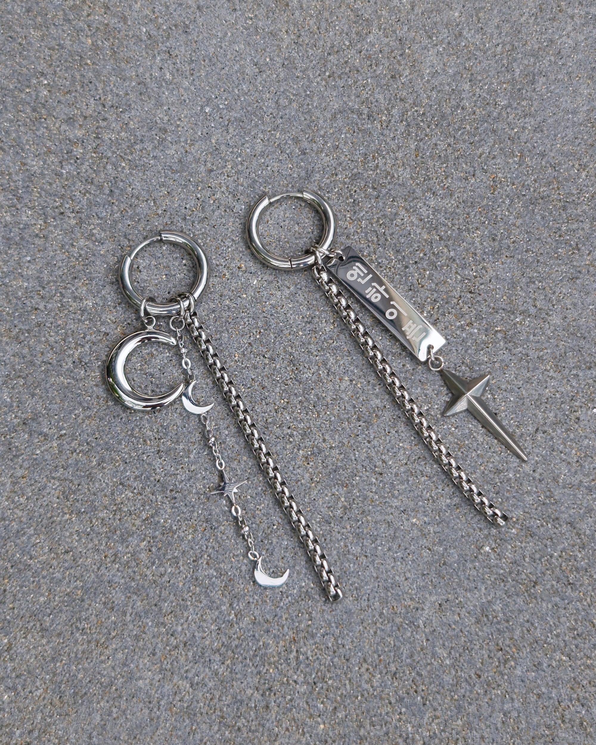 Enhypen Mismatched Moon and Star Earrings - Nikaneko
