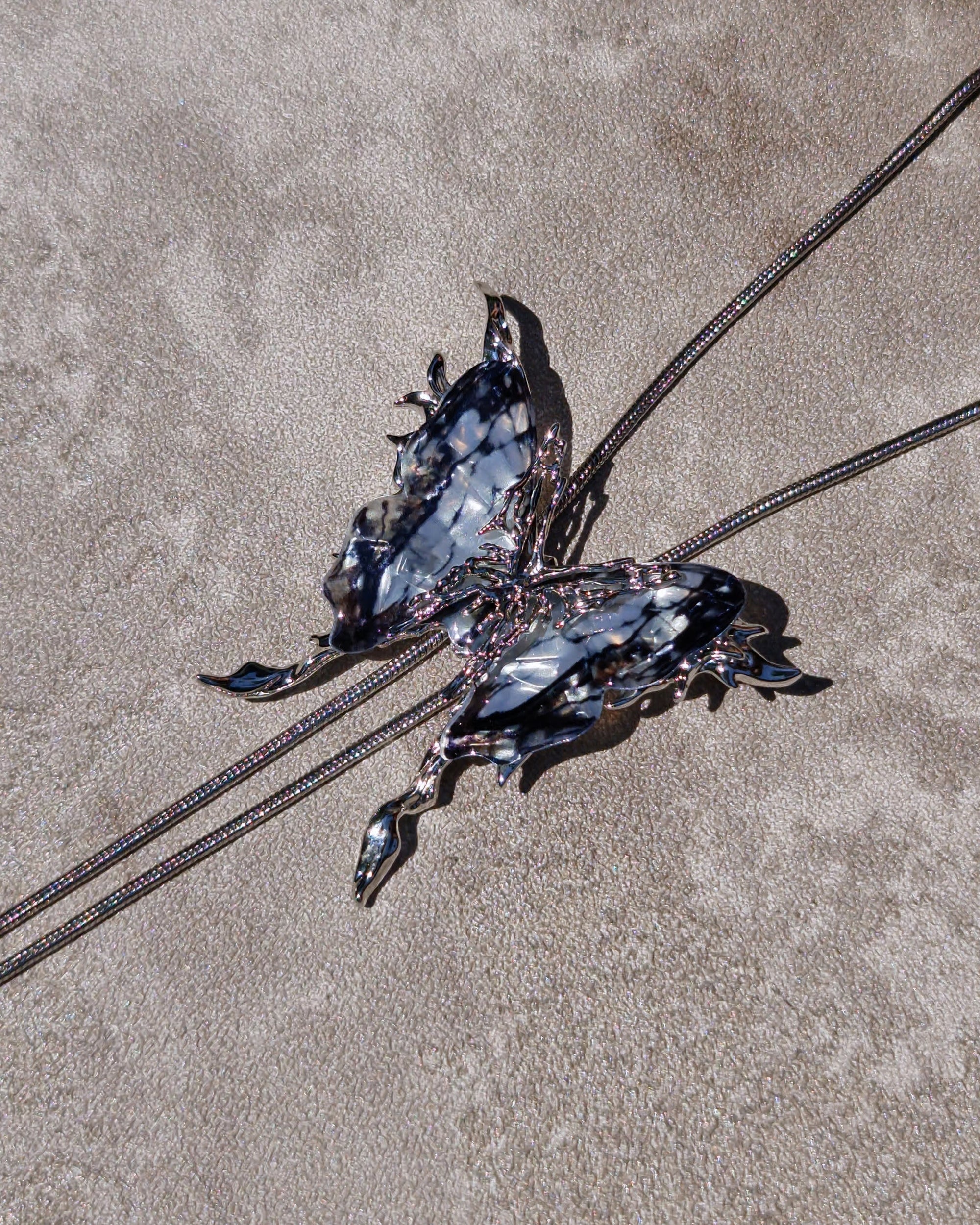 Flutter Cage Necklace - Nikaneko