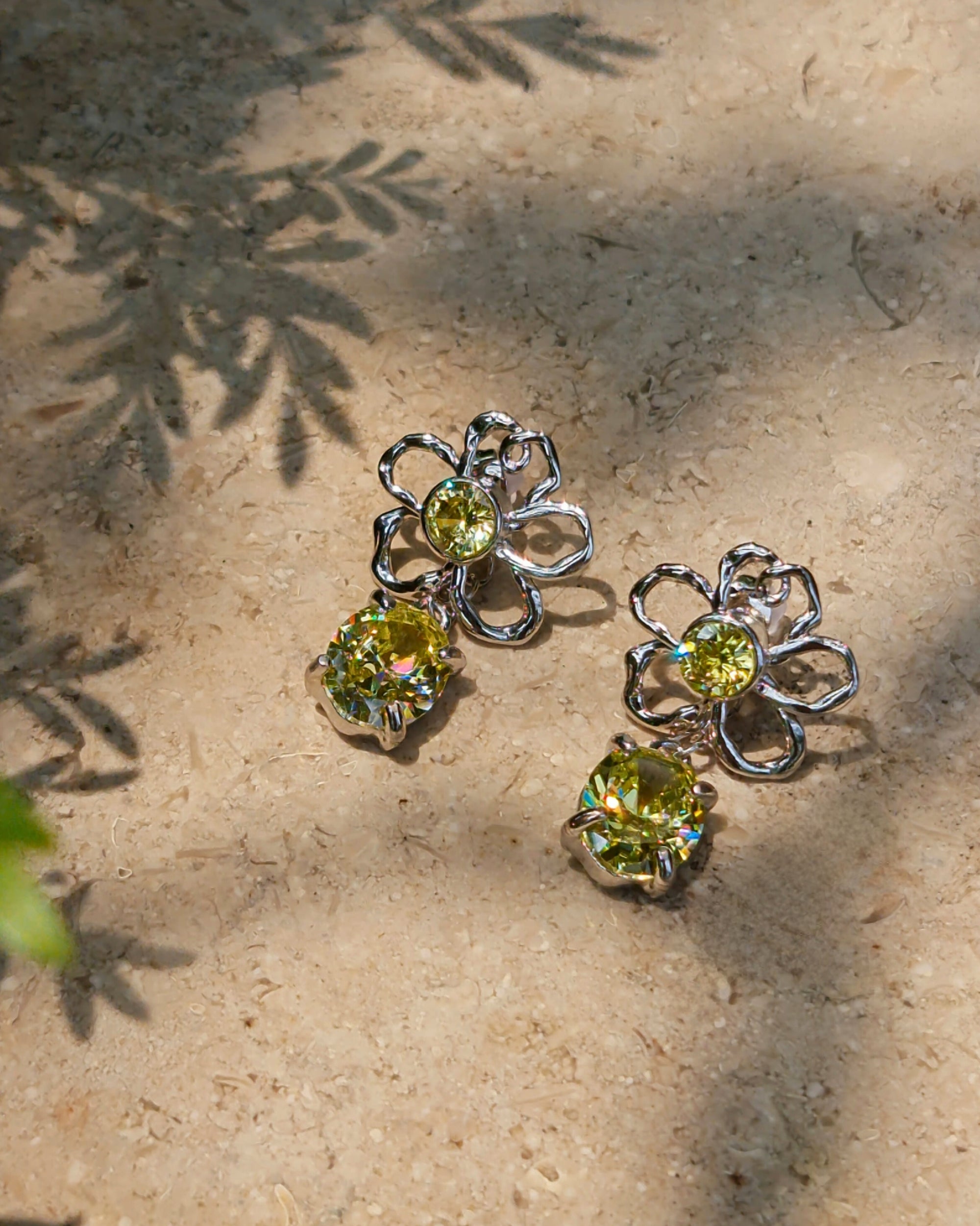 Green Bloom Earrings - Nikaneko