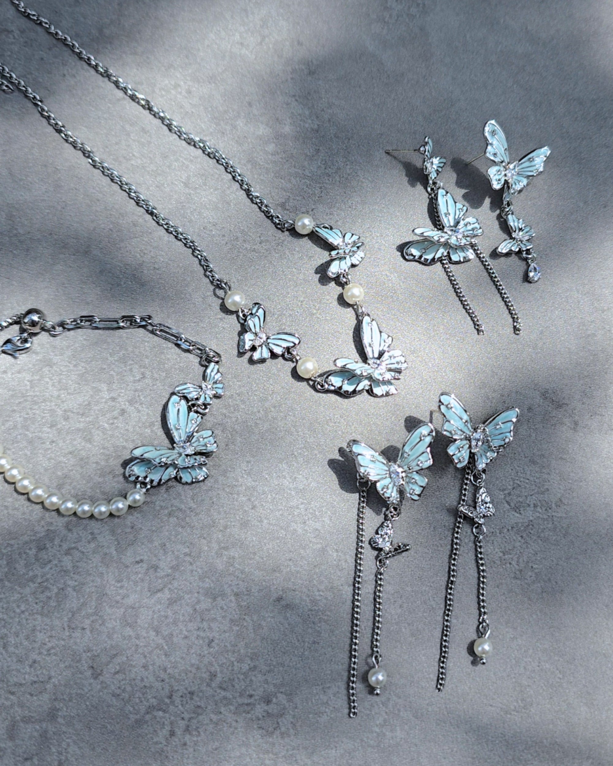 Minty Dew Butterfly Earrings - Nikaneko
