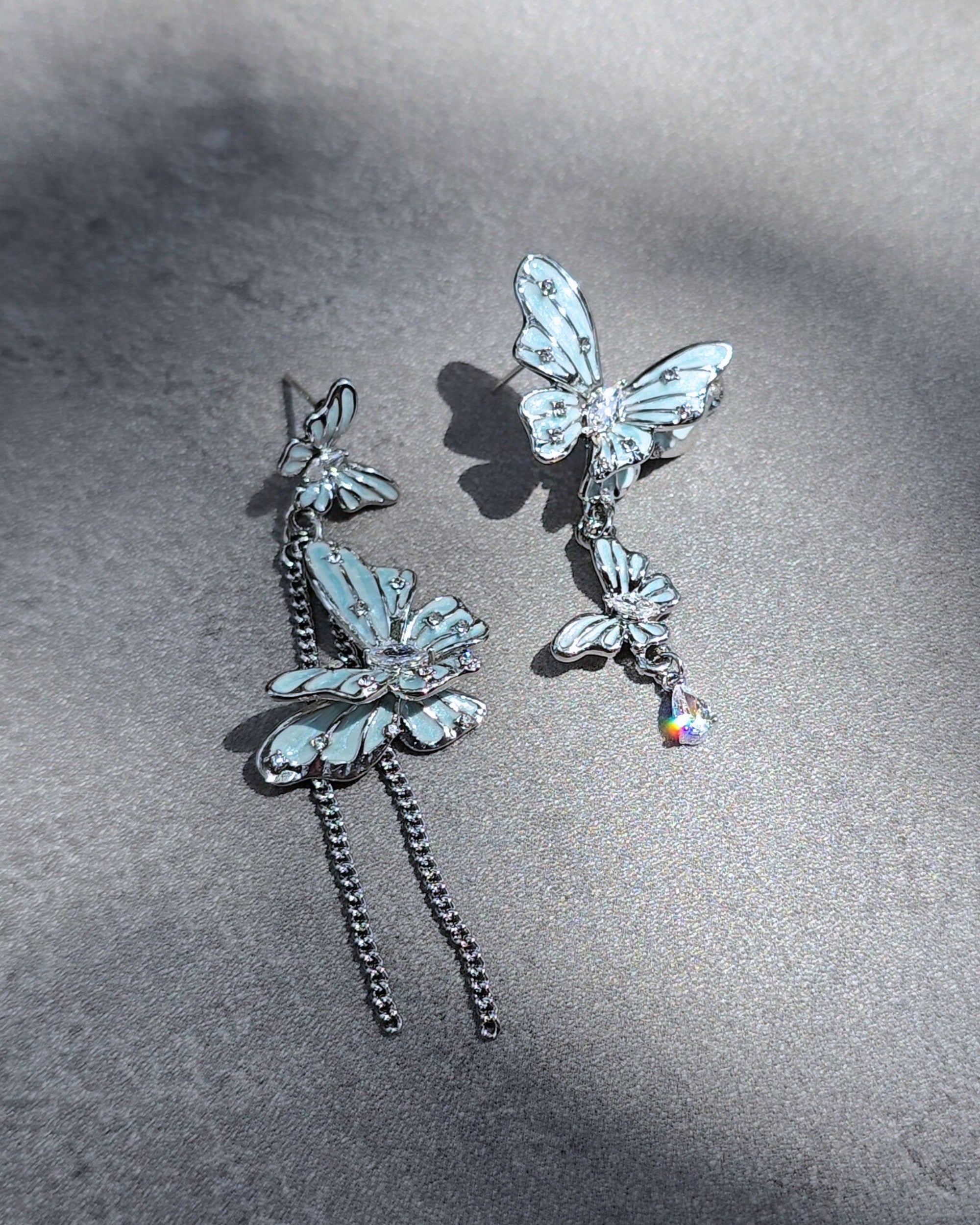 Minty Dew Butterfly Mismatched Earrings - Nikaneko