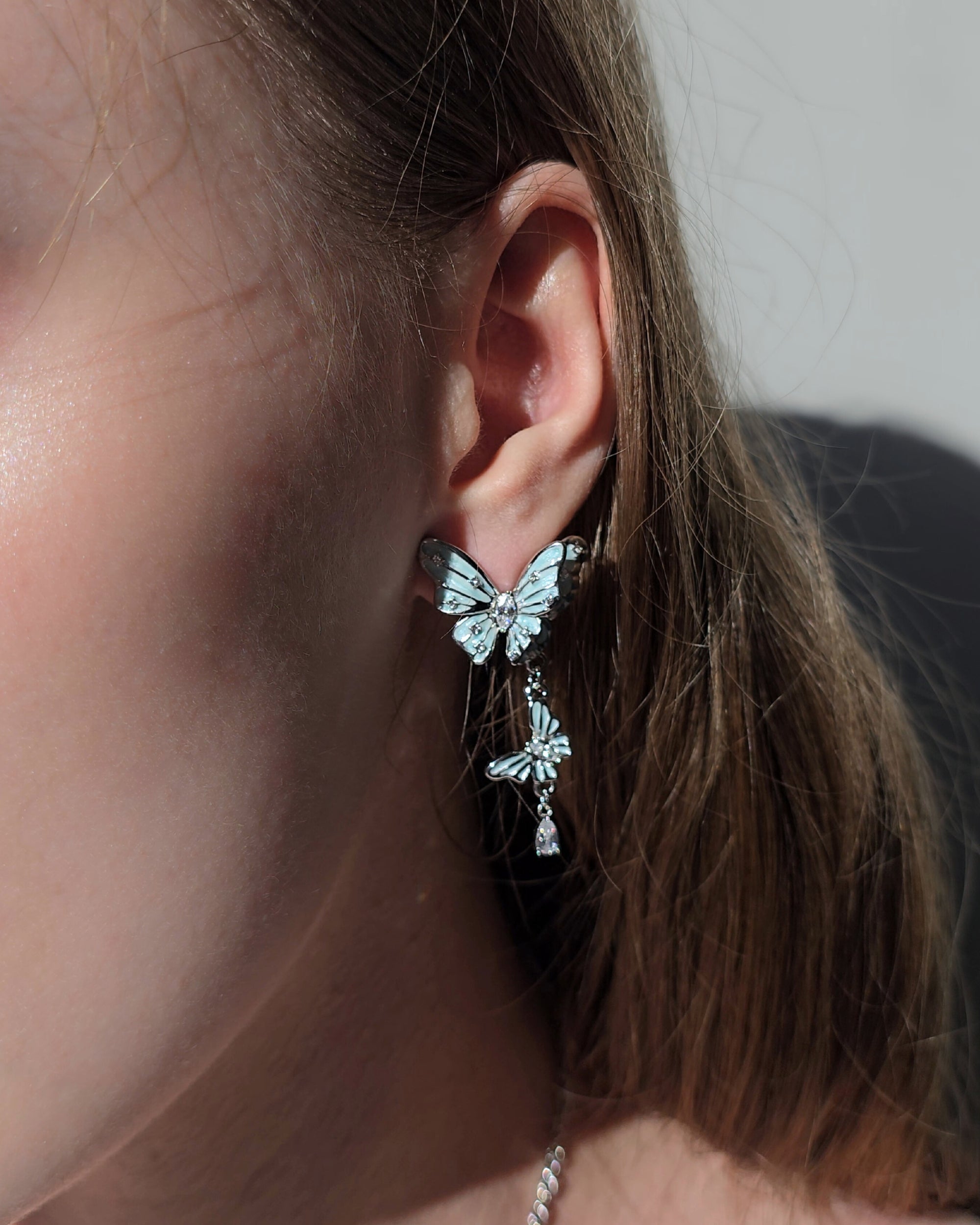Minty Dew Butterfly Mismatched Earrings - Nikaneko