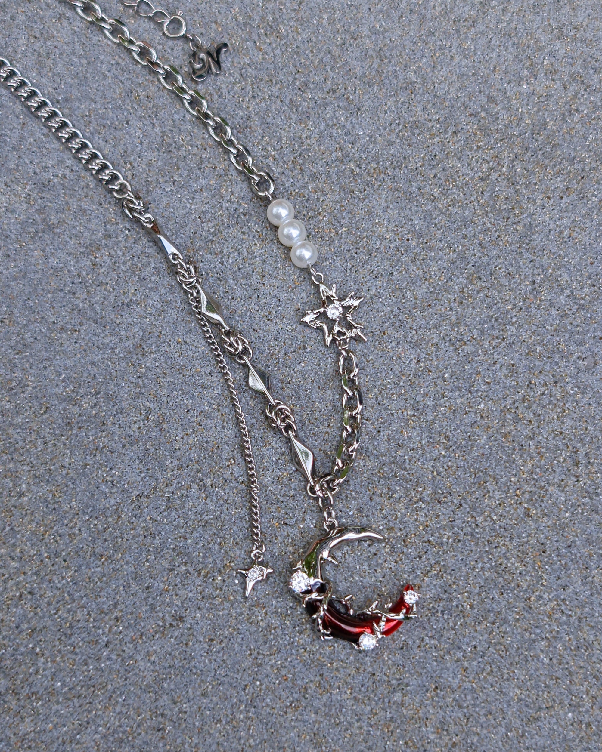 Scarlet Moon Necklace - Nikaneko